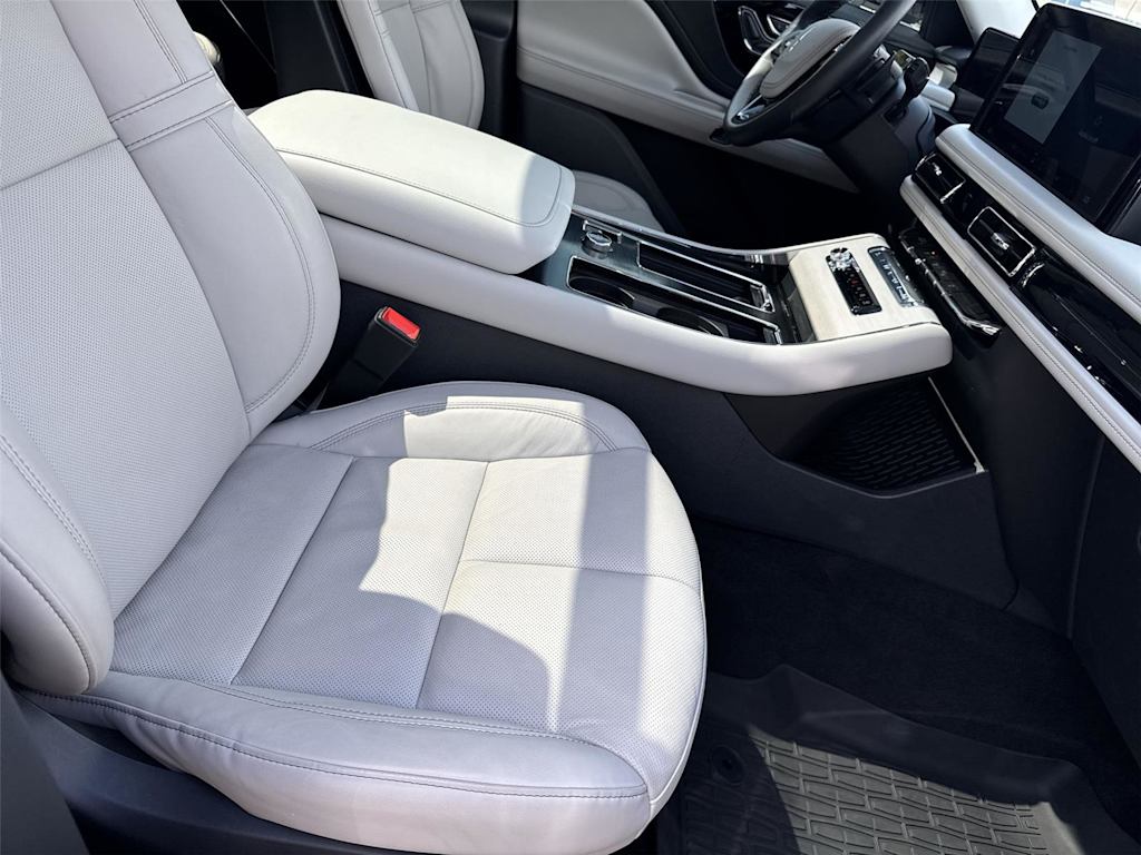 Thumbnail: 2025 Lincoln Aviator - 23