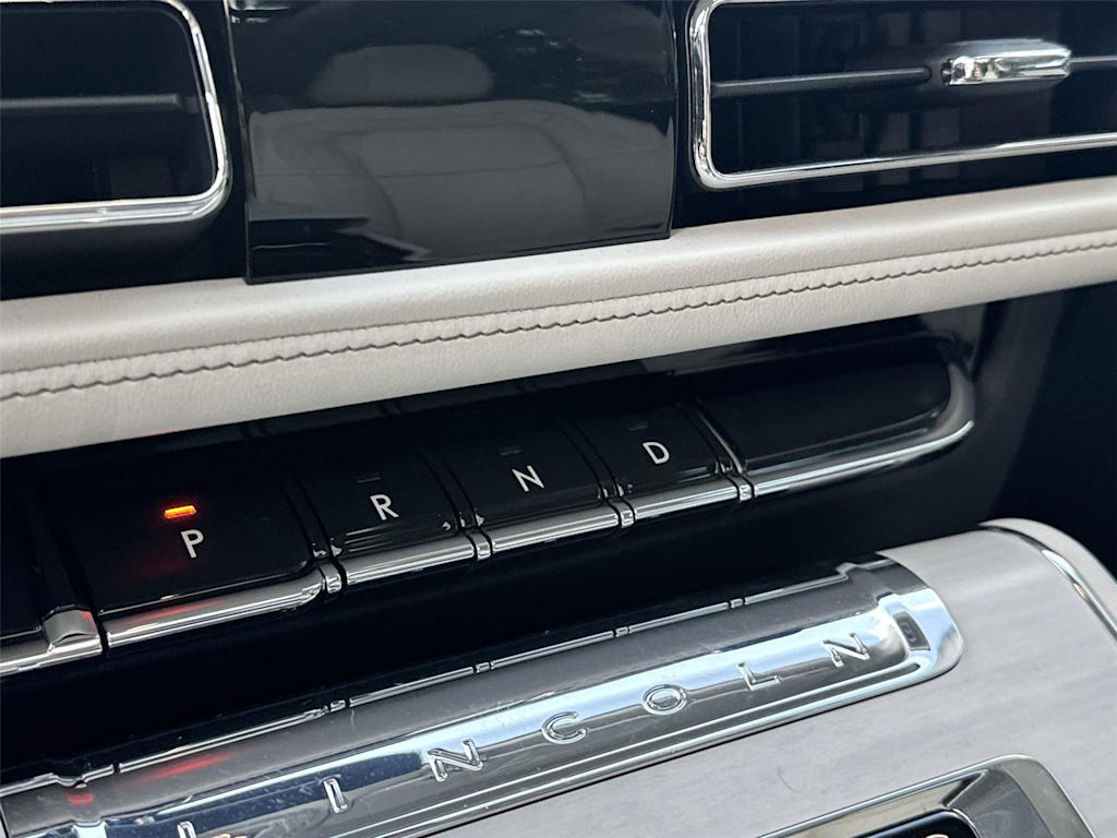 Thumbnail: 2025 Lincoln Aviator - 29