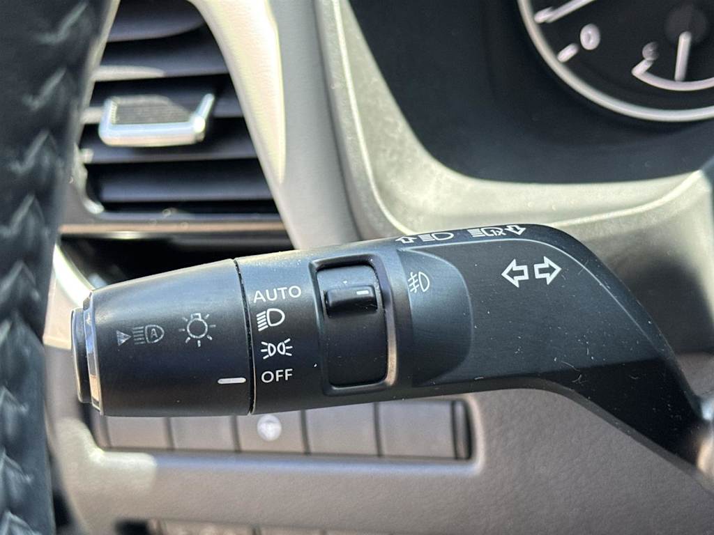 Thumbnail: 2022 Nissan Rogue - 25