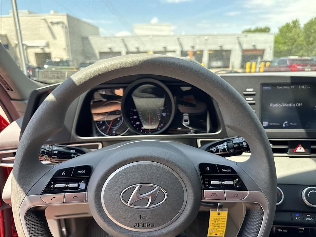 Thumbnail: 2023 Hyundai Elantra - 8