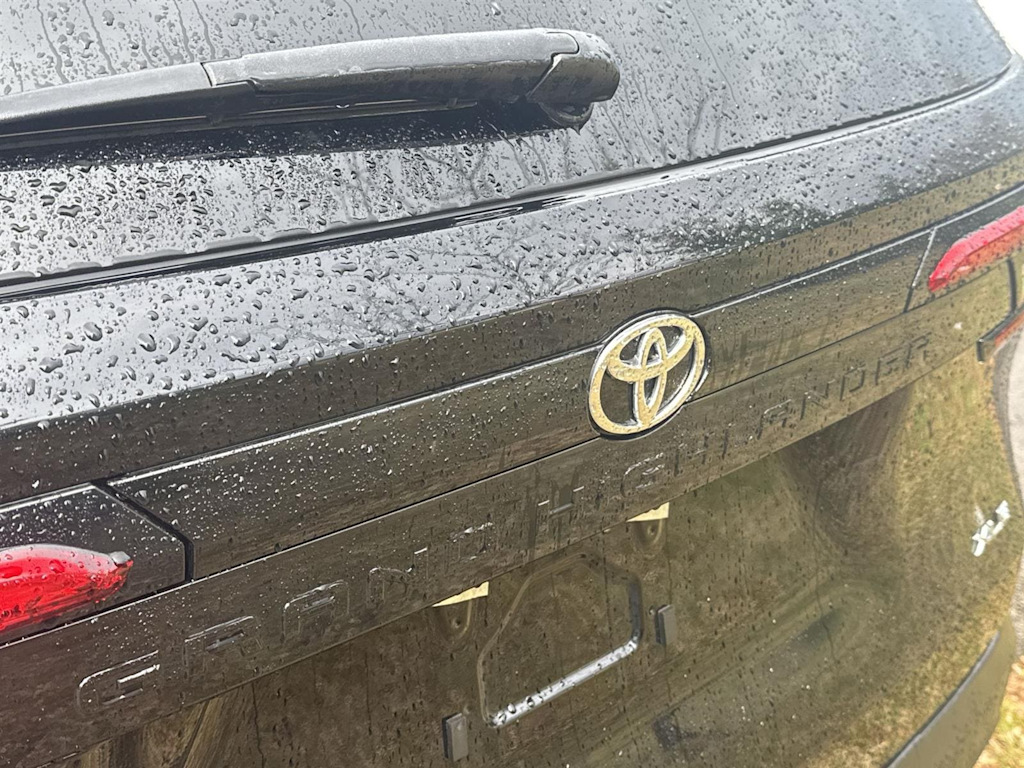 2024 Toyota Grand Highlander XLE 11
