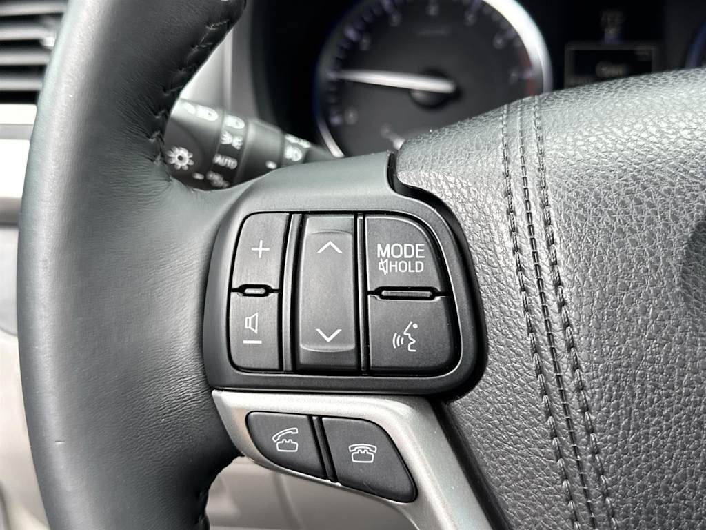 Thumbnail: 2016 Toyota Highlander - 26