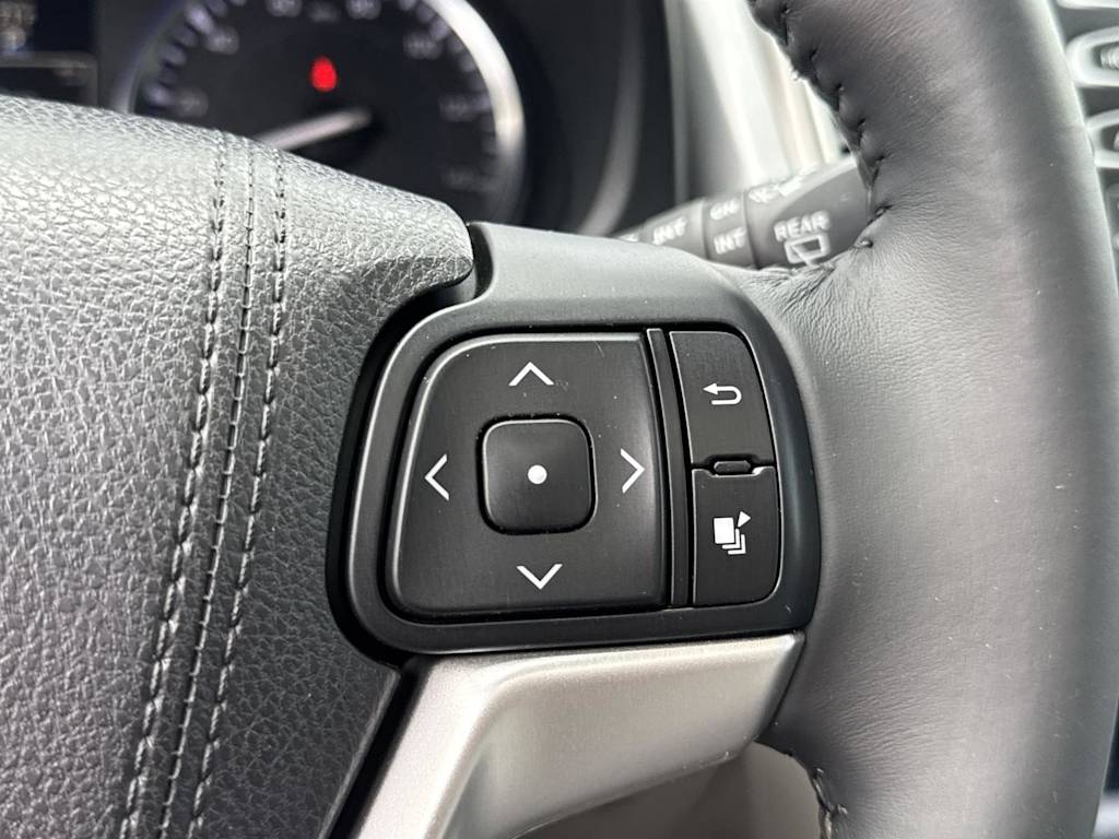 Thumbnail: 2016 Toyota Highlander - 27