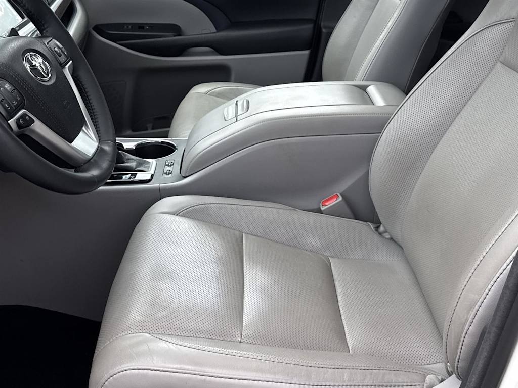 Thumbnail: 2016 Toyota Highlander - 9