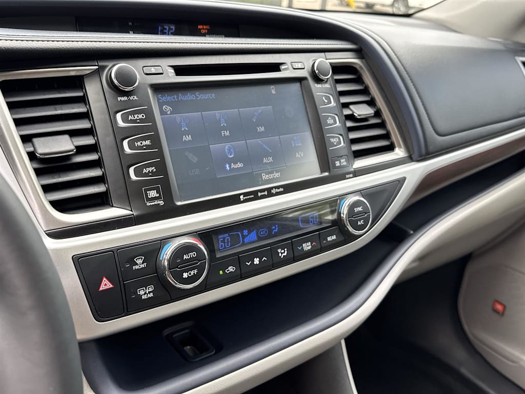 Thumbnail: 2016 Toyota Highlander - 11