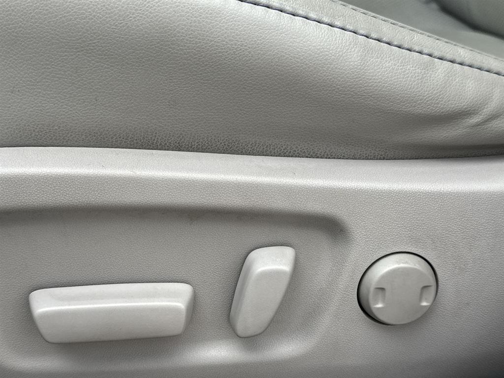 Thumbnail: 2016 Toyota Highlander - 21