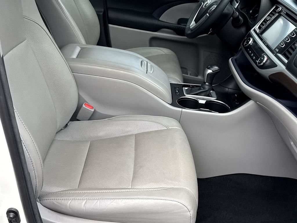 Thumbnail: 2016 Toyota Highlander - 25