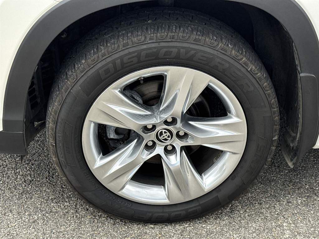 Thumbnail: 2016 Toyota Highlander - 8