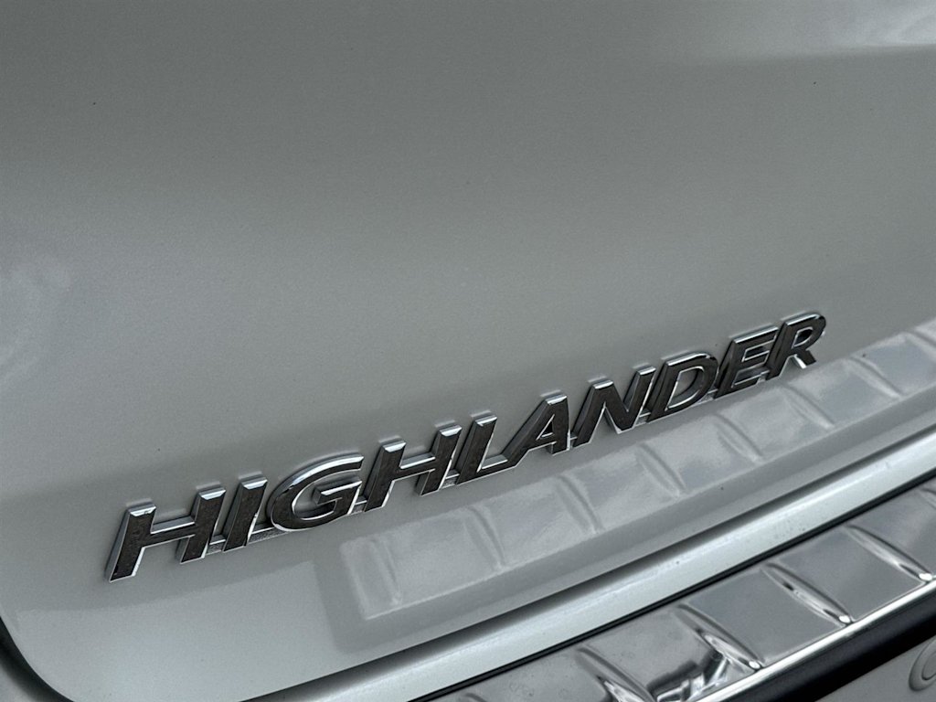 Thumbnail: 2016 Toyota Highlander - 20