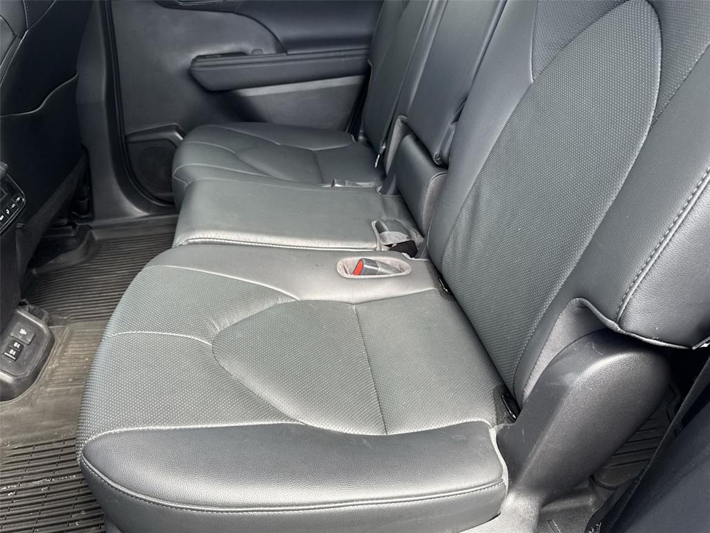 Thumbnail: 2021 Toyota Highlander - 8