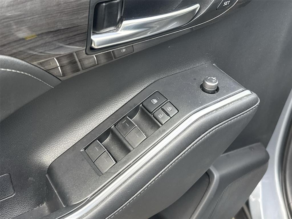 Thumbnail: 2021 Toyota Highlander - 32