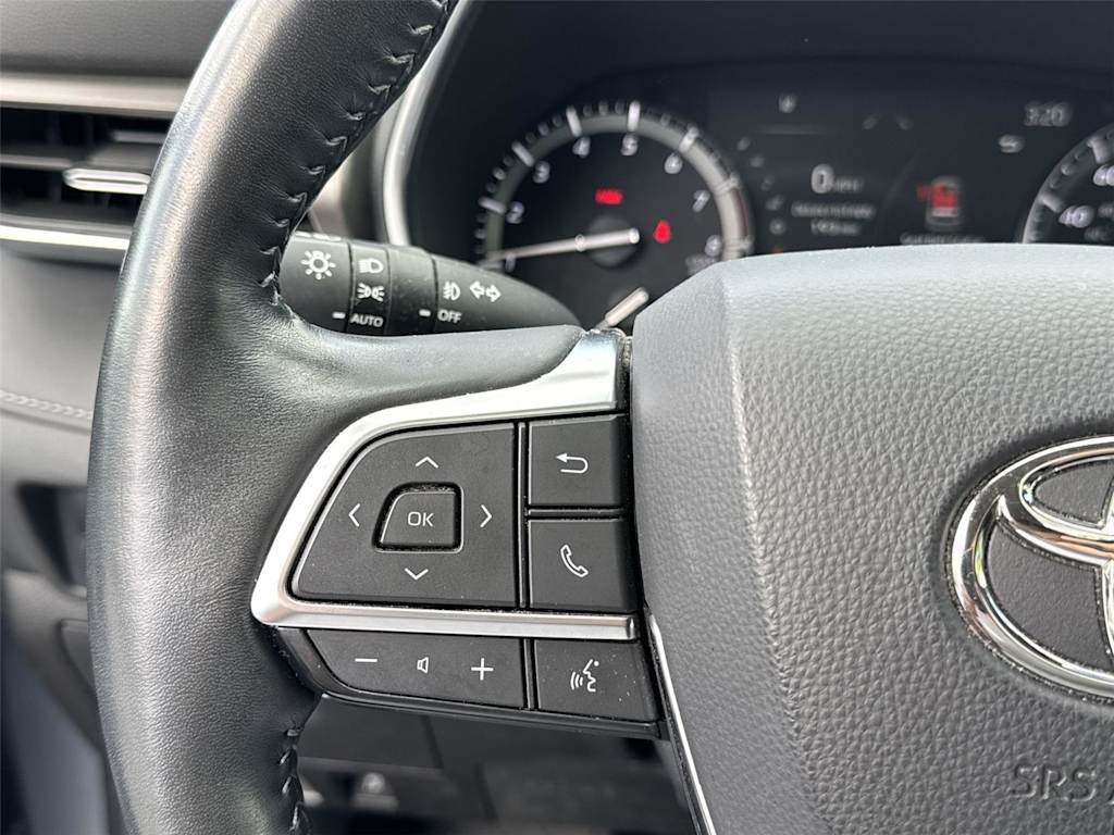 Thumbnail: 2021 Toyota Highlander - 23