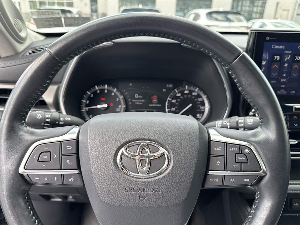 Thumbnail: 2021 Toyota Highlander - 22