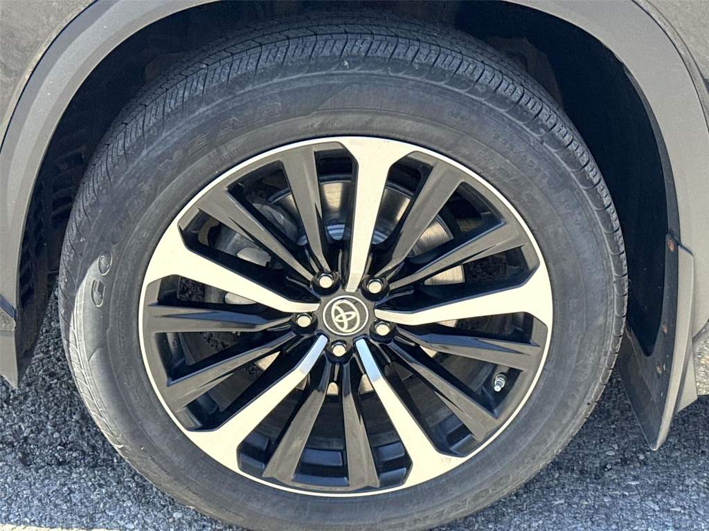 Thumbnail: 2021 Toyota Highlander - 6