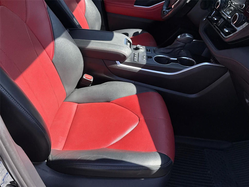 Thumbnail: 2021 Toyota Highlander - 20