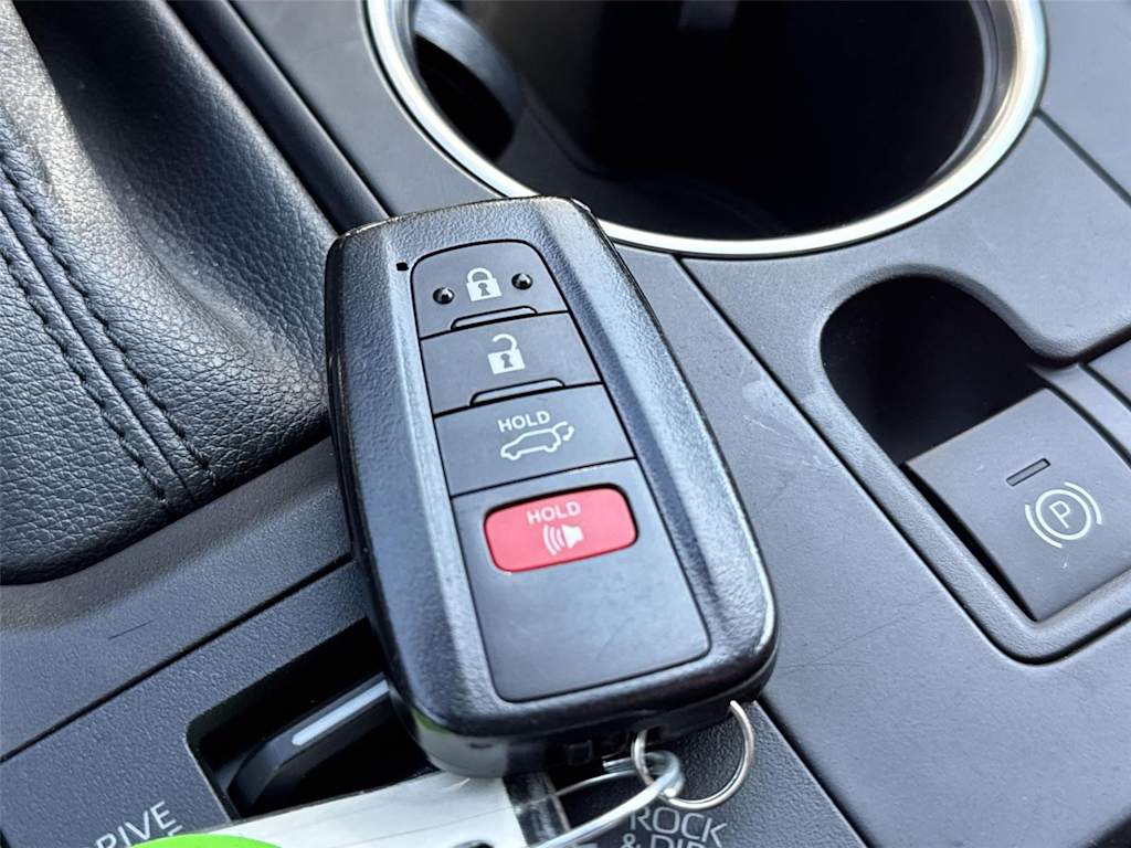 Thumbnail: 2021 Toyota Highlander - 29