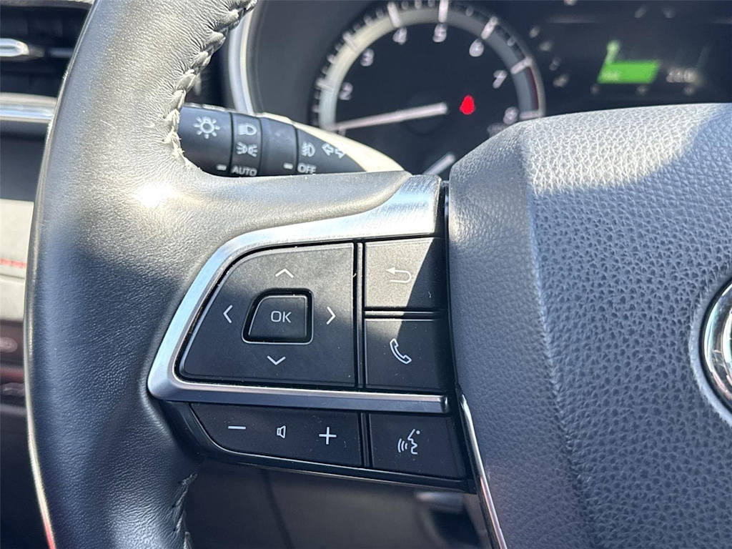 Thumbnail: 2021 Toyota Highlander - 22