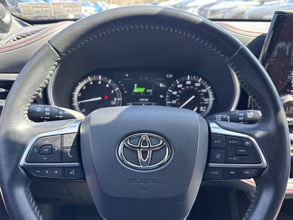 Thumbnail: 2021 Toyota Highlander - 21