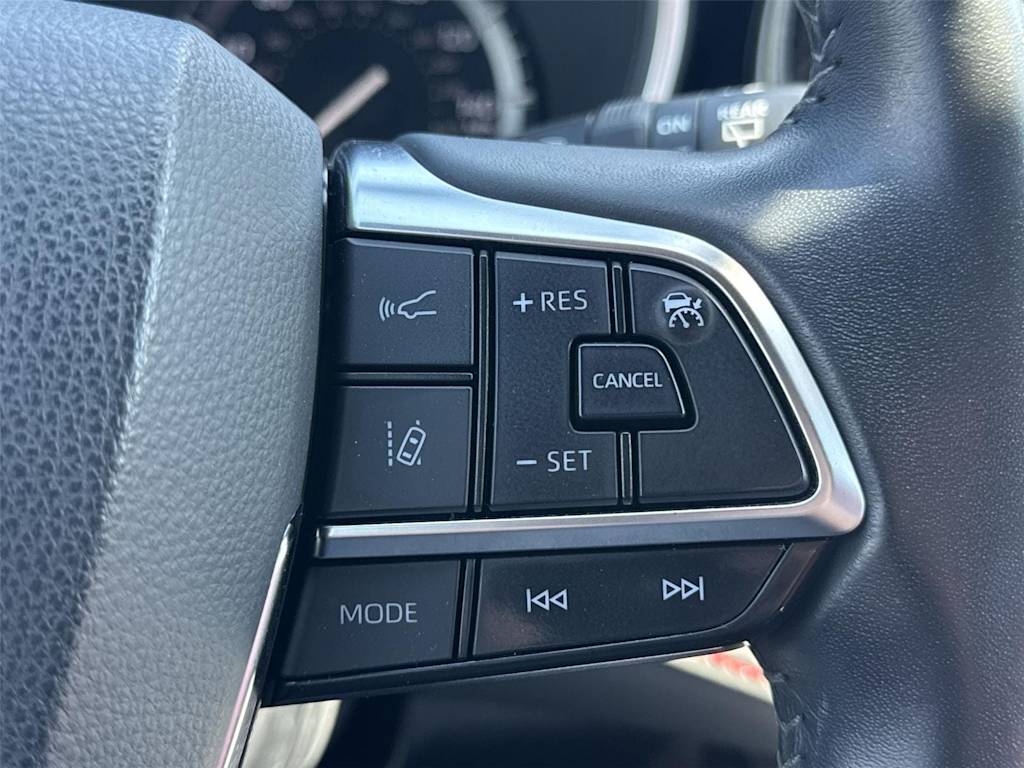 Thumbnail: 2021 Toyota Highlander - 23