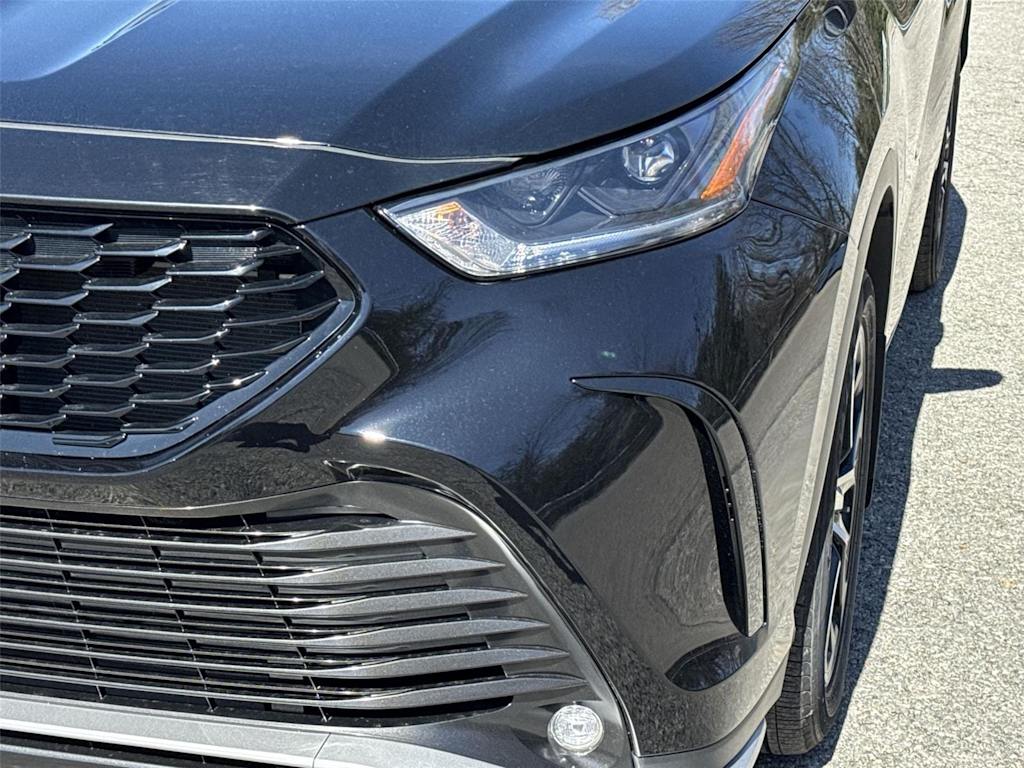 Thumbnail: 2021 Toyota Highlander - 16