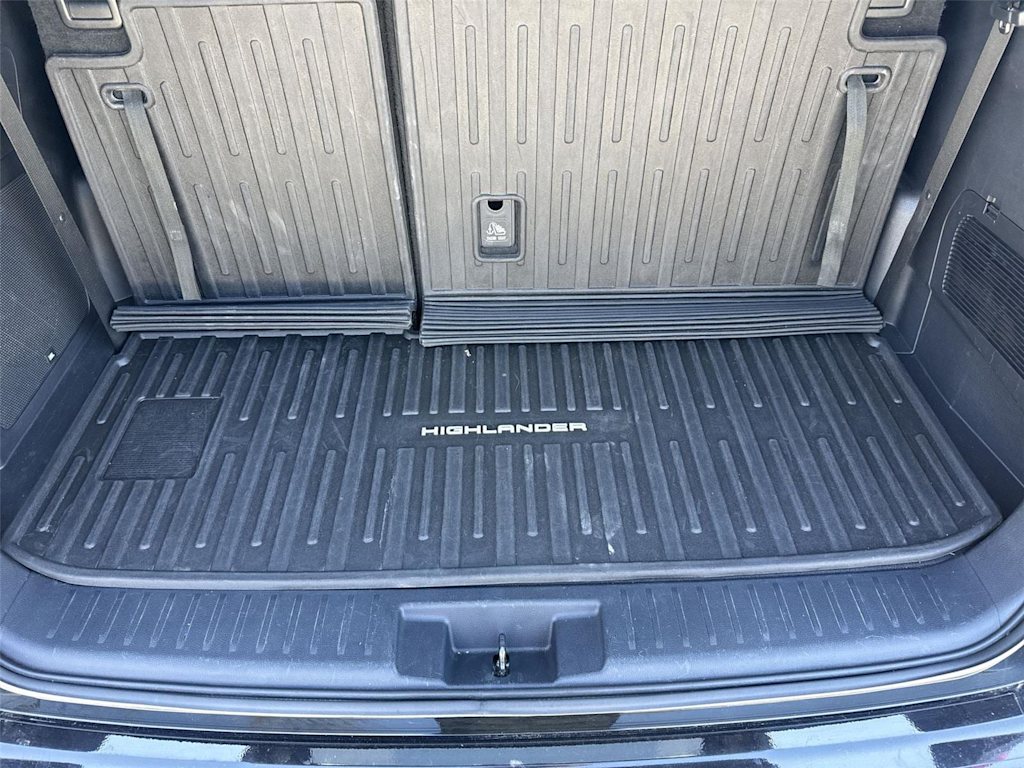 Thumbnail: 2021 Toyota Highlander - 12