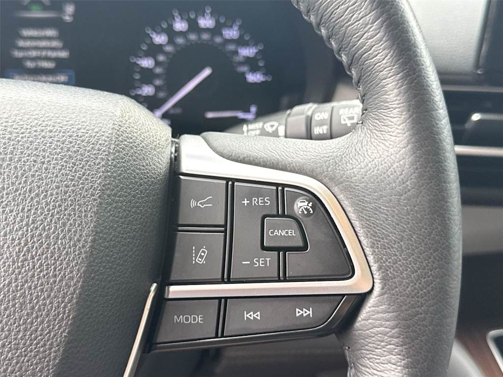 Thumbnail: 2022 Toyota Sienna - 24