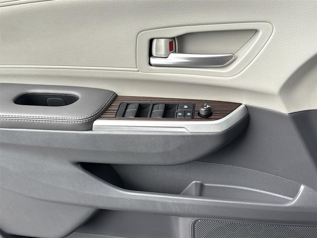 Thumbnail: 2022 Toyota Sienna - 30