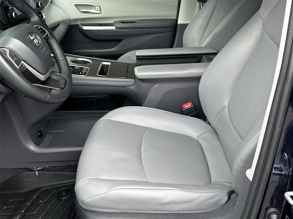 Thumbnail: 2022 Toyota Sienna - 9