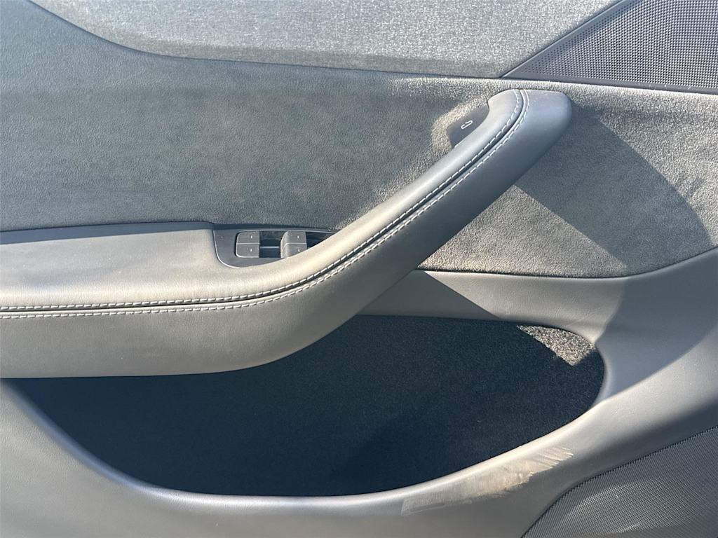 Thumbnail: 2026 Tesla Model Y - 21