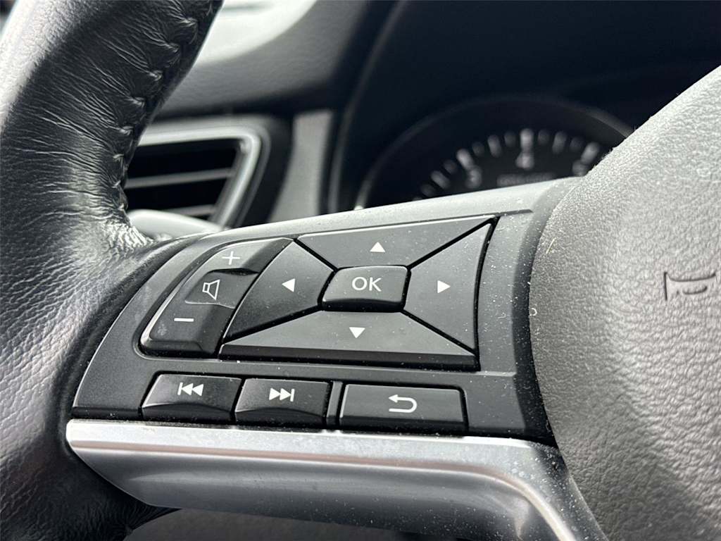 Thumbnail: 2017 Nissan Rogue - 14