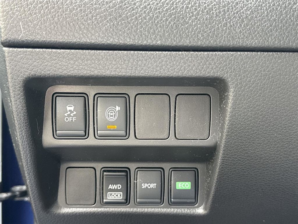 Thumbnail: 2017 Nissan Rogue - 18