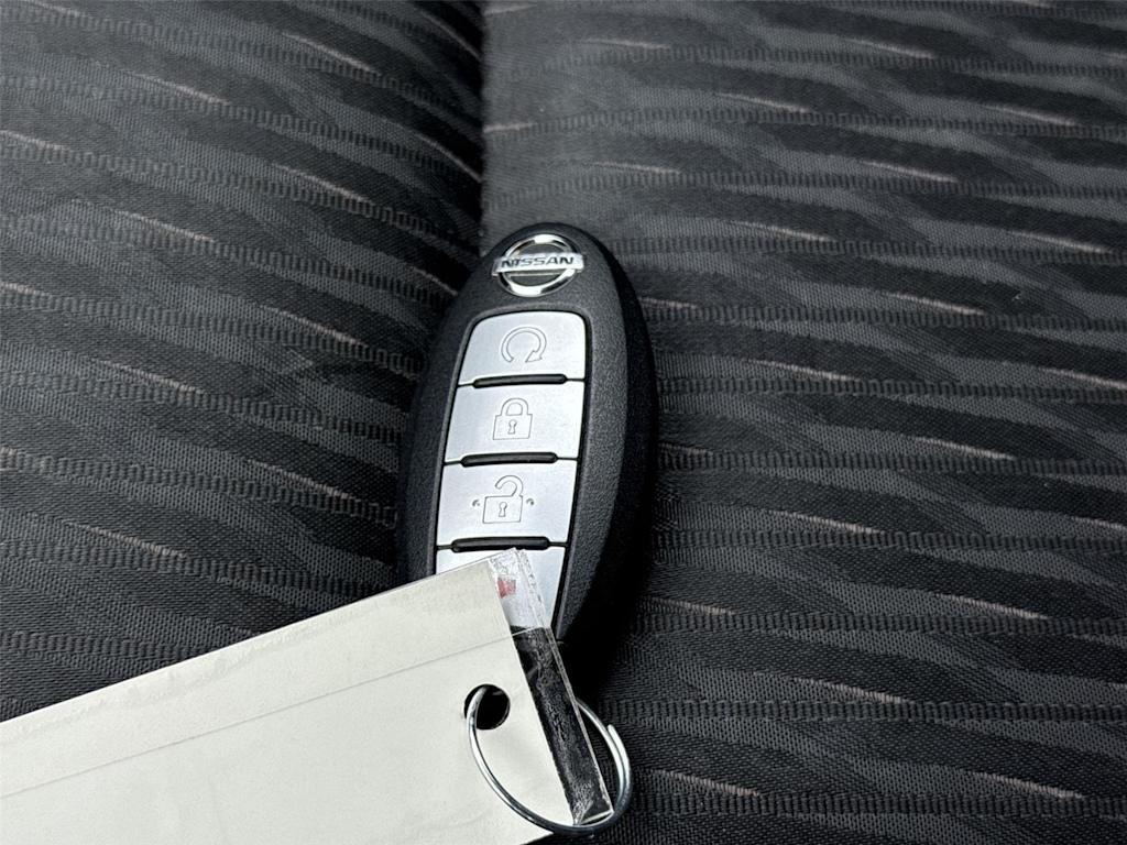 Thumbnail: 2017 Nissan Rogue - 8