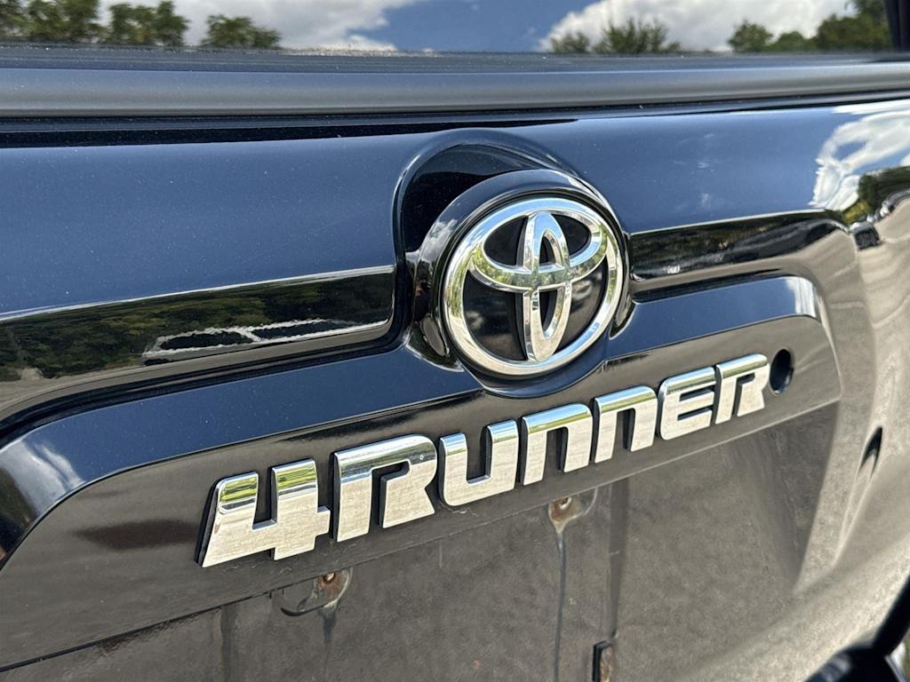 Thumbnail: 2015 Toyota 4Runner - 21