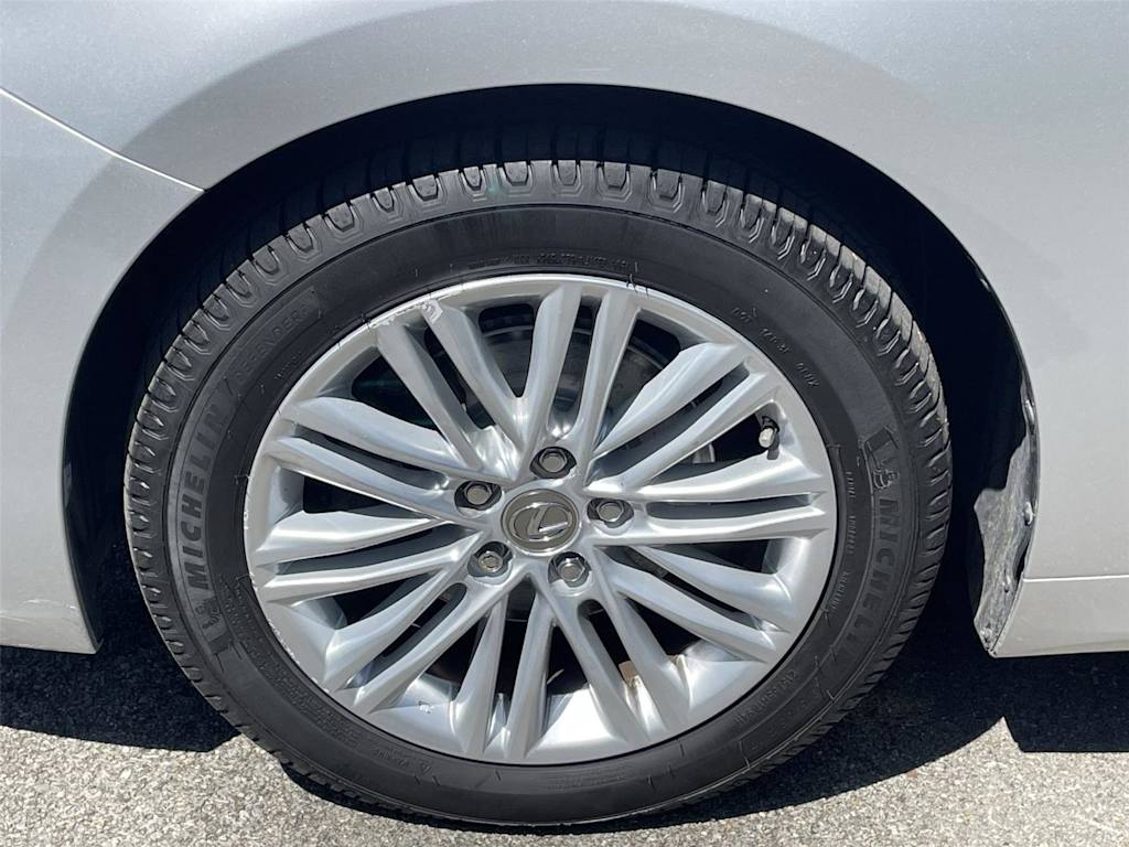 Thumbnail: 2013 Lexus ES - 8