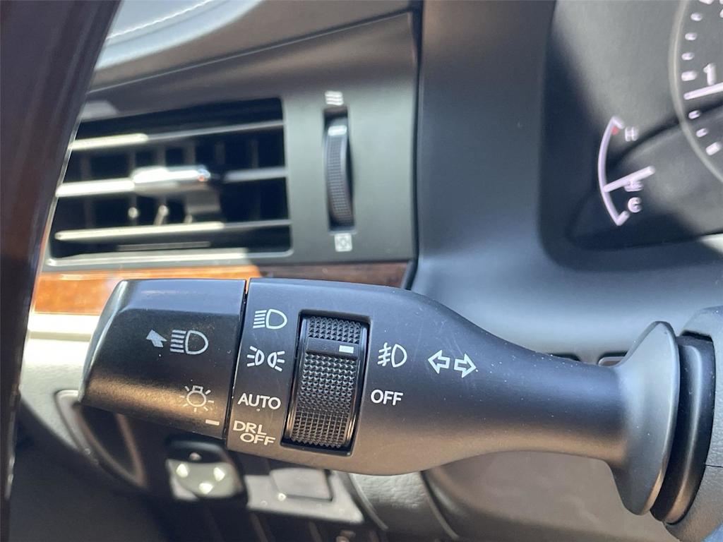 Thumbnail: 2013 Lexus ES - 28