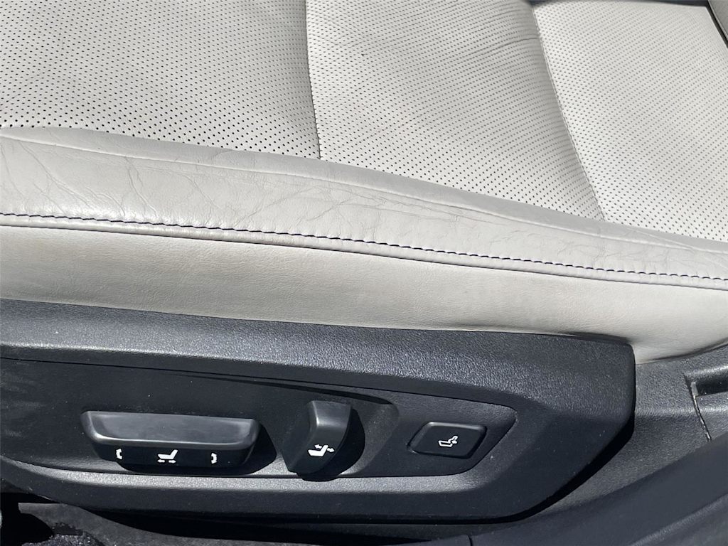 Thumbnail: 2013 Lexus ES - 22