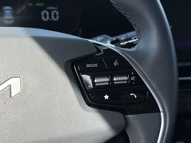 2023 Kia Niro EX 24