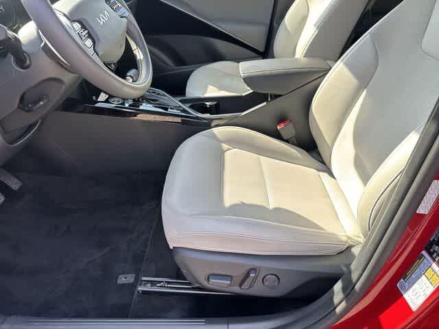 2023 Kia Niro EX 9