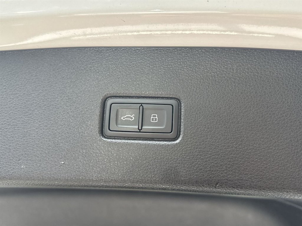 2023 Audi SQ5 Premium Plus 32