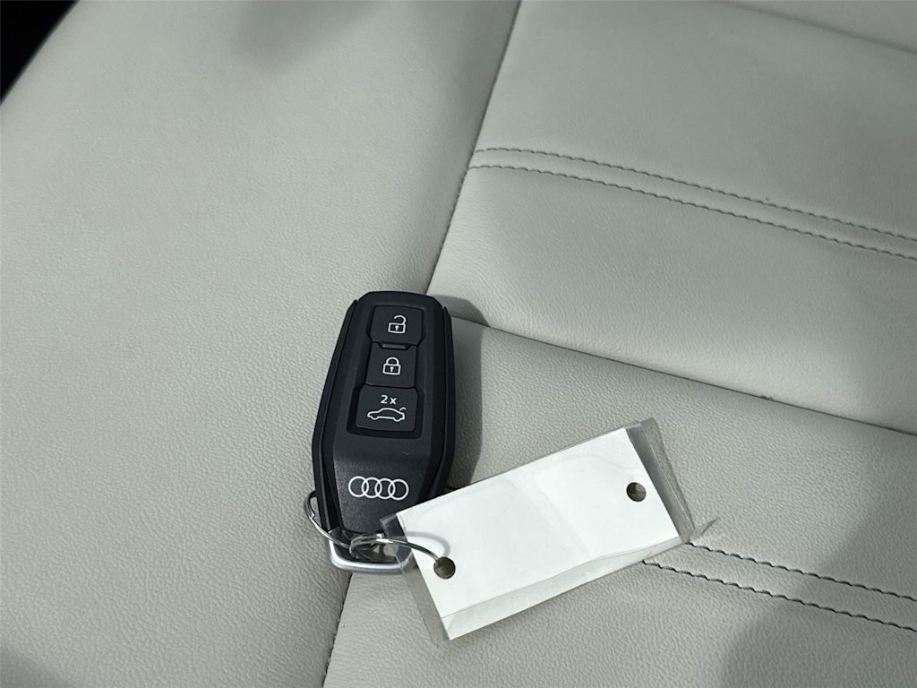 Thumbnail: 2025 Audi Q5 - 10