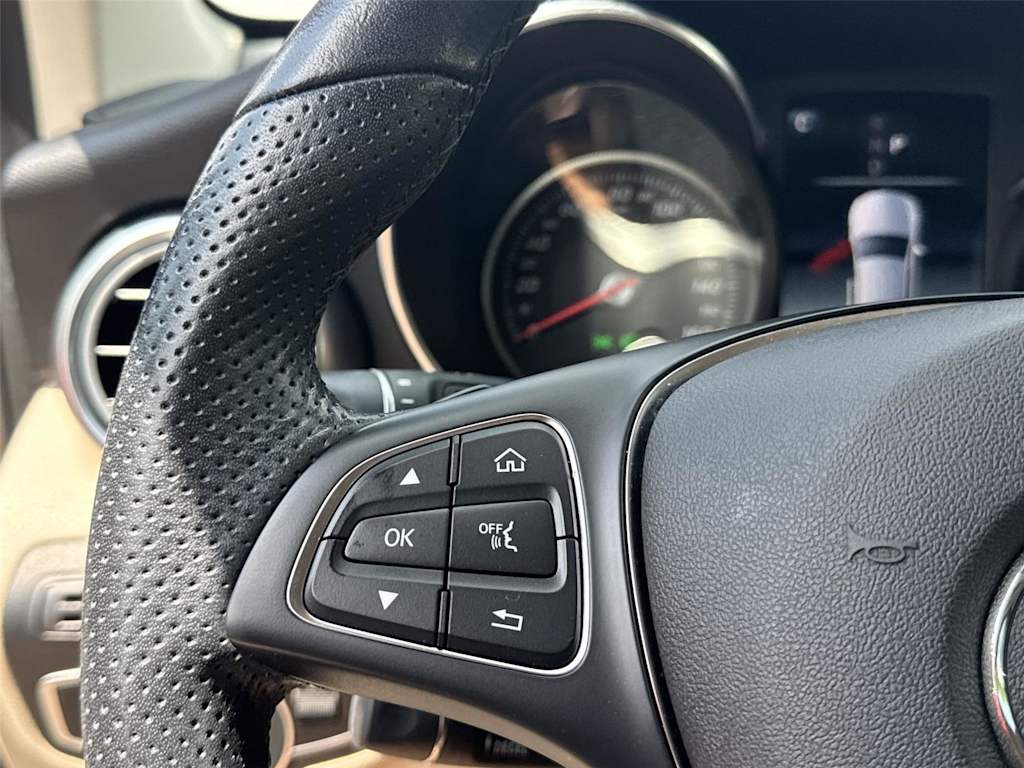 Thumbnail: 2019 Mercedes-Benz GLC - 24