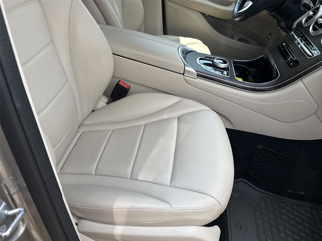 Thumbnail: 2019 Mercedes-Benz GLC - 23