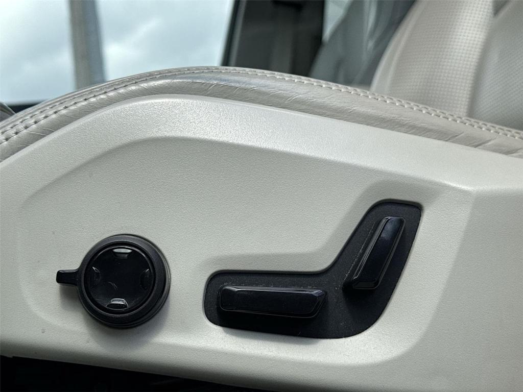 Thumbnail: 2021 Volvo XC90 - 16