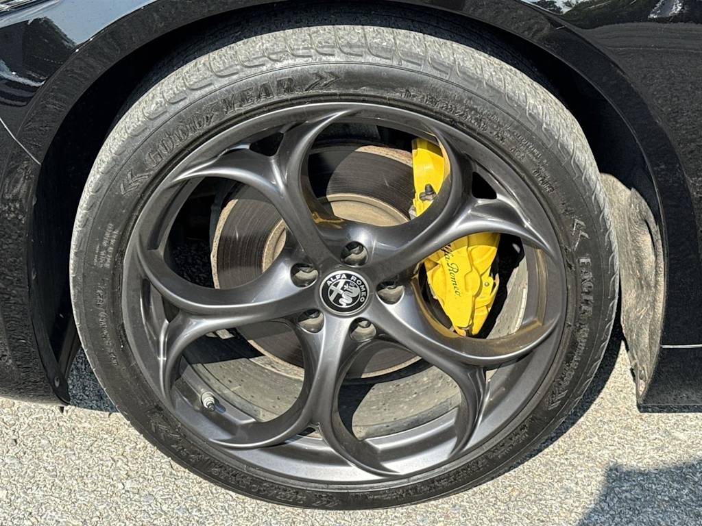 Thumbnail: 2019 Alfa Romeo Giulia - 7