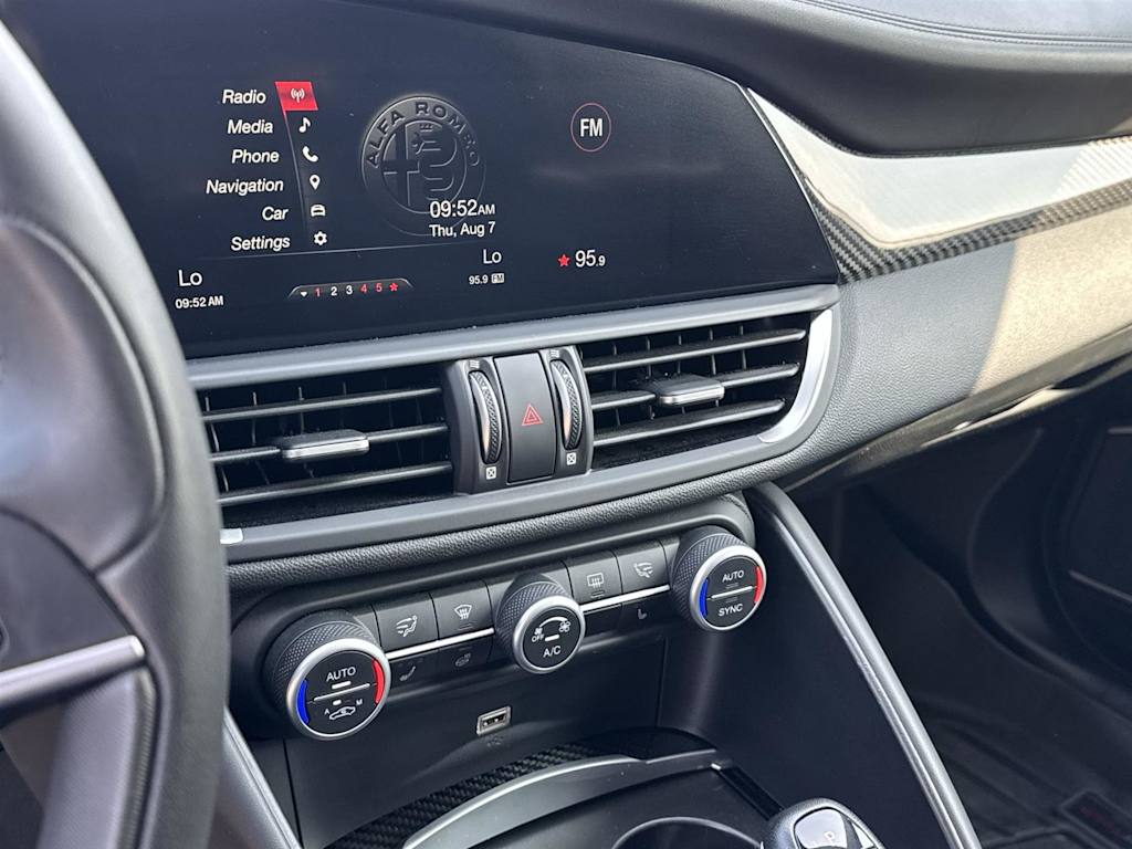Thumbnail: 2019 Alfa Romeo Giulia - 11