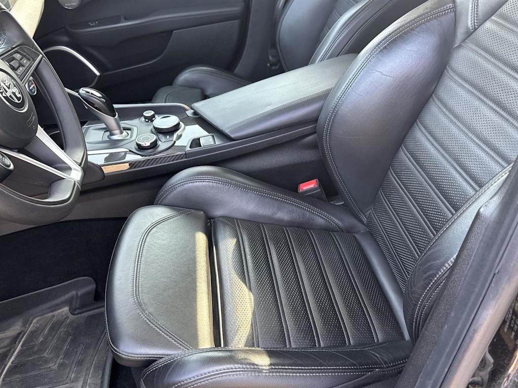 Thumbnail: 2019 Alfa Romeo Giulia - 8