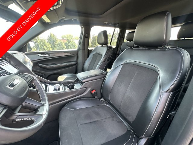 Thumbnail: 2023 Jeep Grand Cherokee - 10