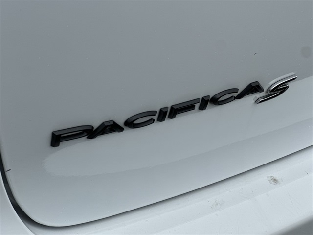 2022 Chrysler Pacifica Hybrid Limited 33