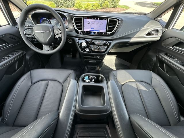 Thumbnail: 2026 Chrysler Pacifica - 10