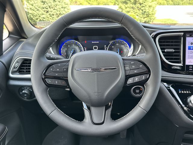 Thumbnail: 2026 Chrysler Pacifica - 2